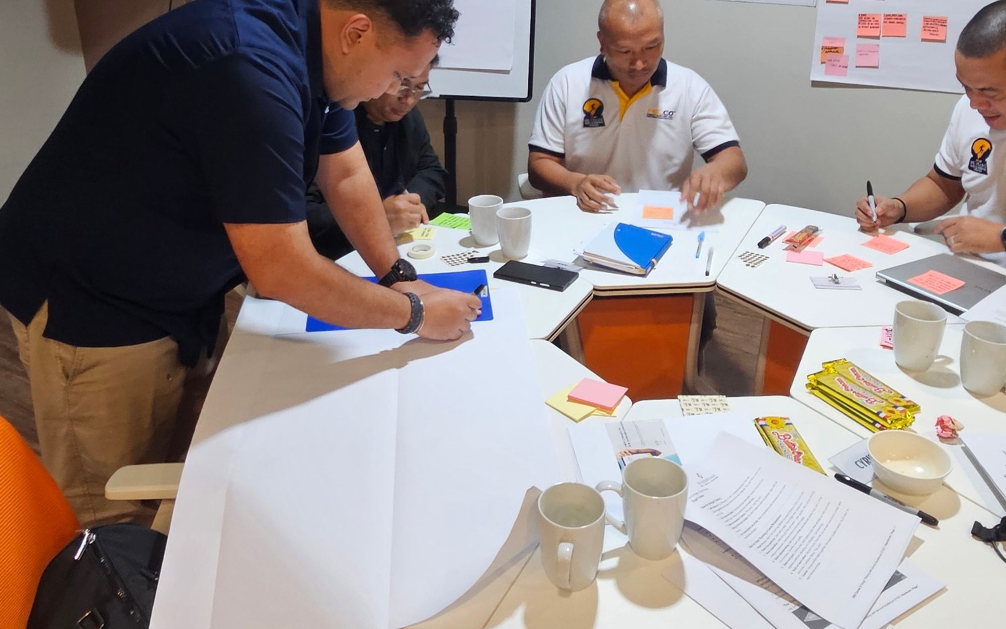 AI prompting training for staff in branches and operations